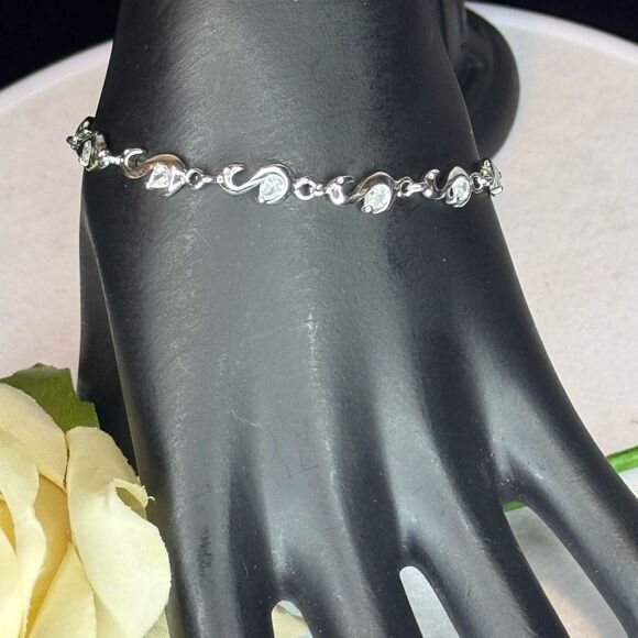 Swan Crystal Tennis Bracelet Made With Swarovski Crystals - Picture 2 of 9